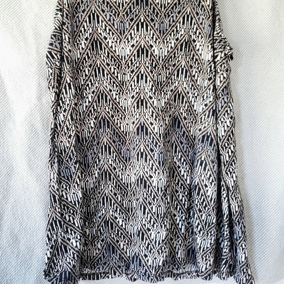 Old navy neutral print keyhole swing tank size L - Picture 3 of 4